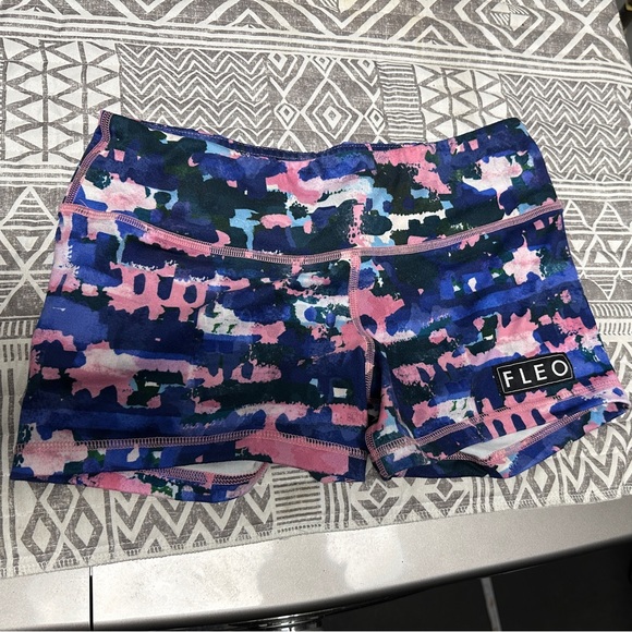 2-pack Fleo 3.25 Shorts, Size Medium - Picture 4 of 7